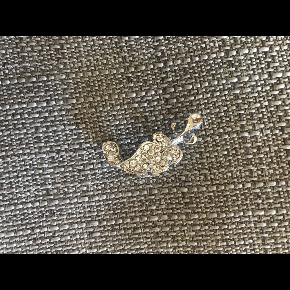 Silver leaf brooch